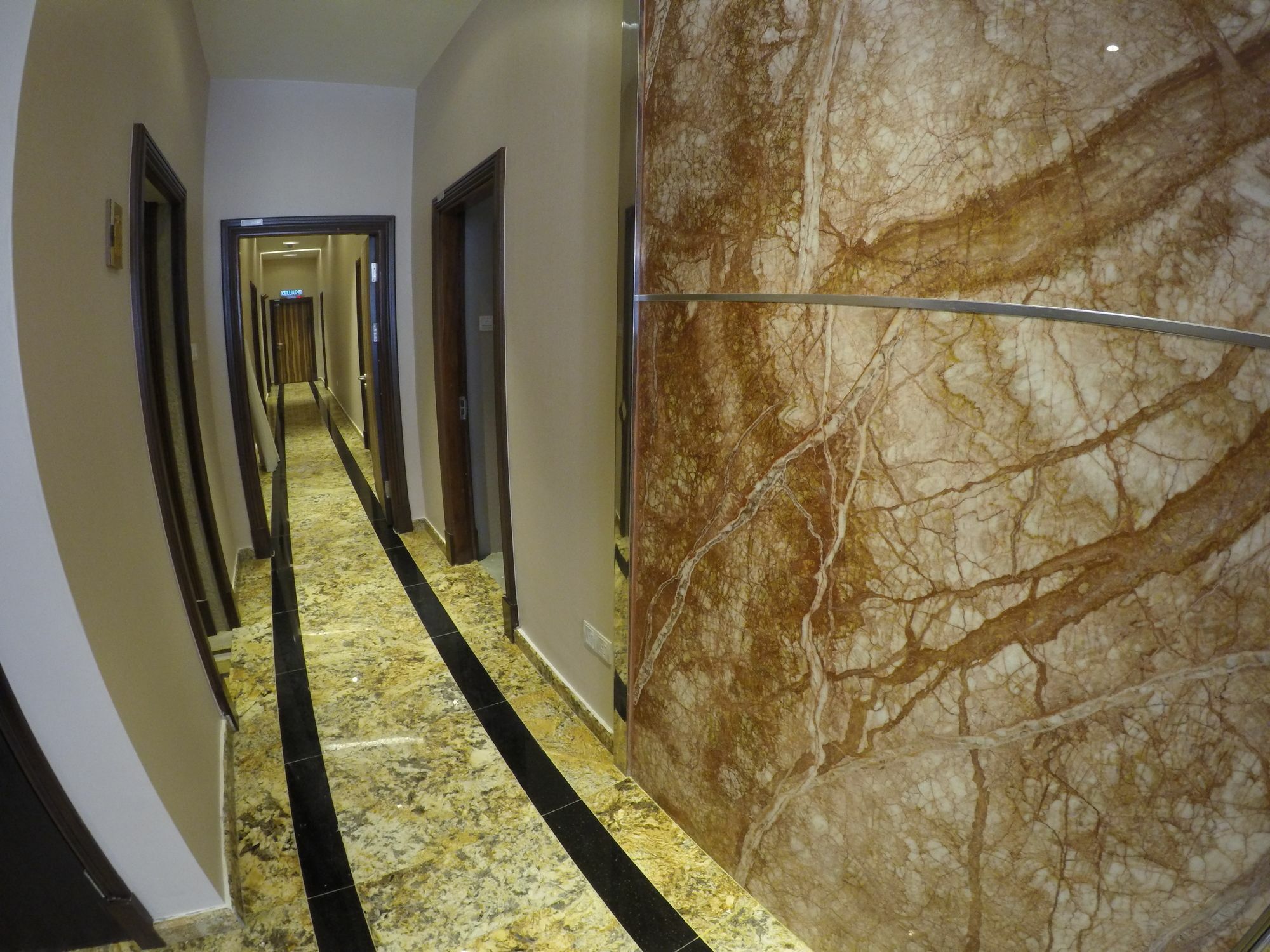 Nova Hotel Мірі Екстер'єр фото